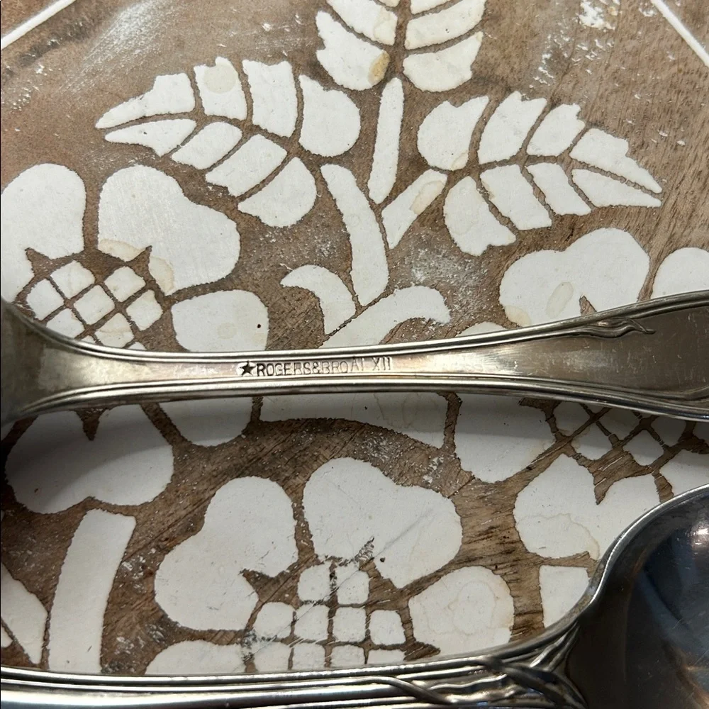 Rogers Brothers Myatic Pattern Silver Tone Serving Spoon Set - 2 in set